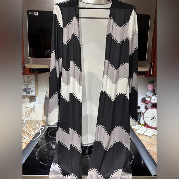 SHEIN Sweaters - SHEIN Black and Gray Patterned Top